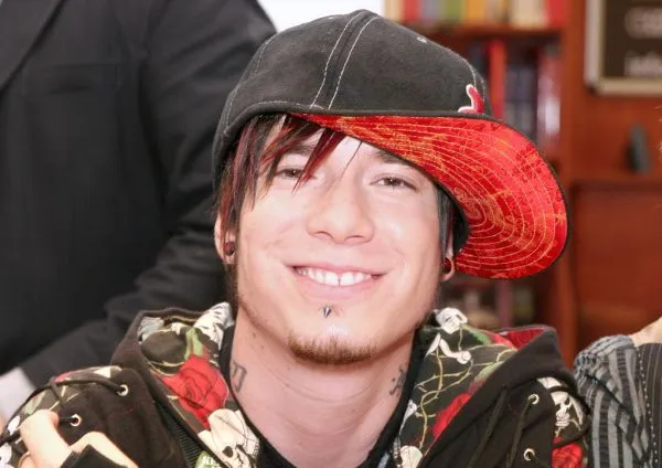 Us5 - izzyho uces.jpg